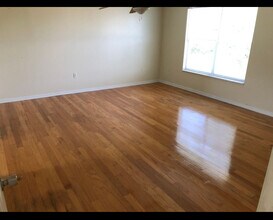 Building Photo - 608 Messina Way