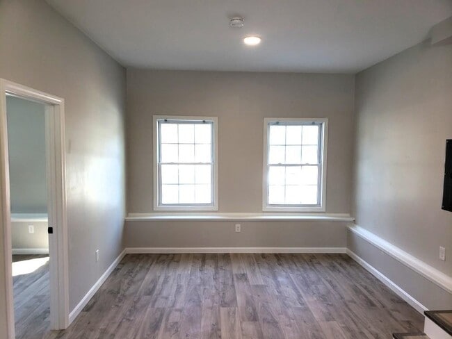 Building Photo - 2 Bancroft Rd