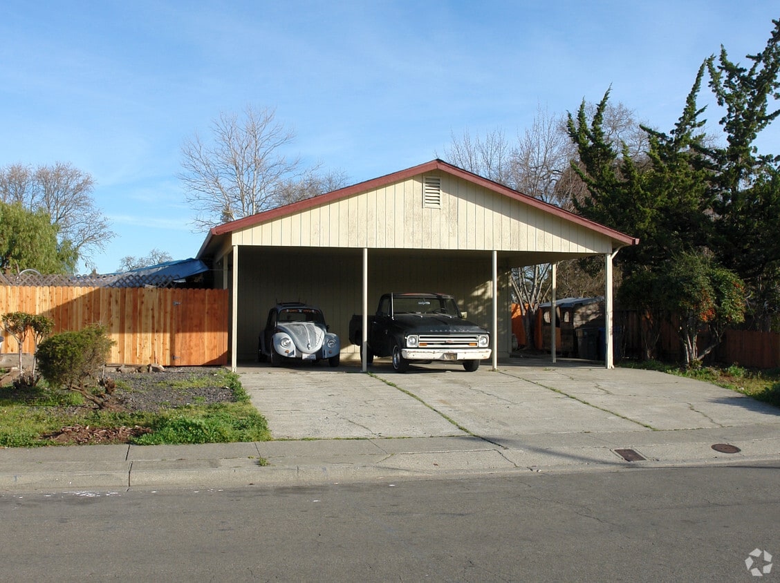 Building Photo - 465-469 Inglewood Dr