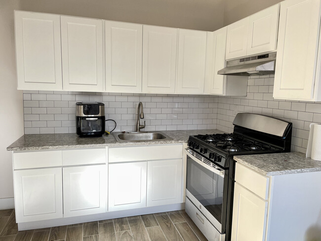 Building Photo - 206 Bayview Ave
