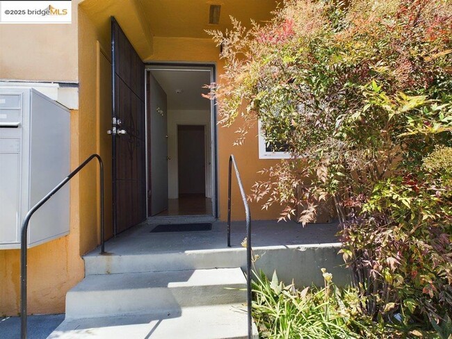 Building Photo - 3811 Opal St