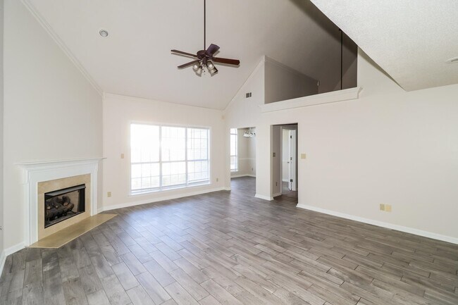 Foto del edificio - 4704 Ashcroft Dr