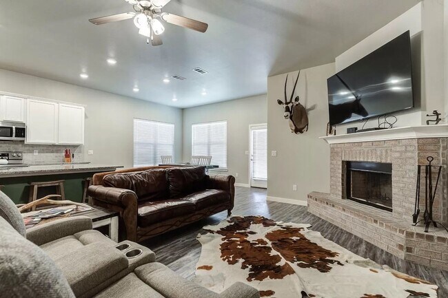 Foto del edificio - 4 Bedroom 2 bathroom house in Frenship ISD...