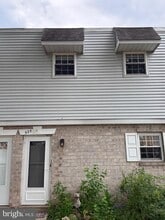 Building Photo - 525 Village Ln.