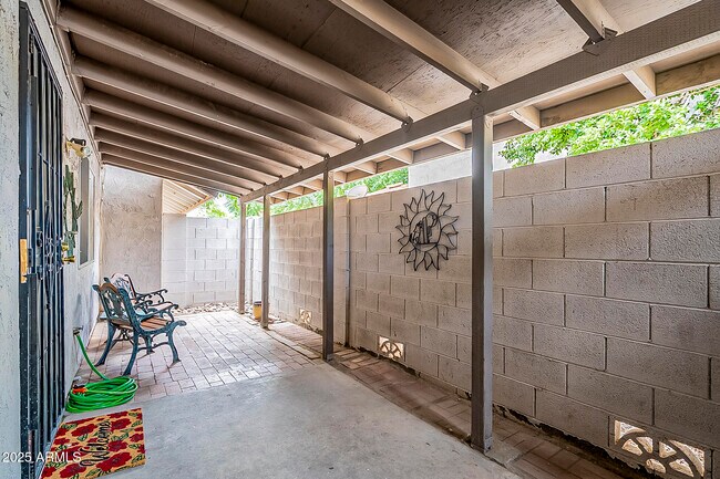 Foto del edificio - 1023 N 84th Pl