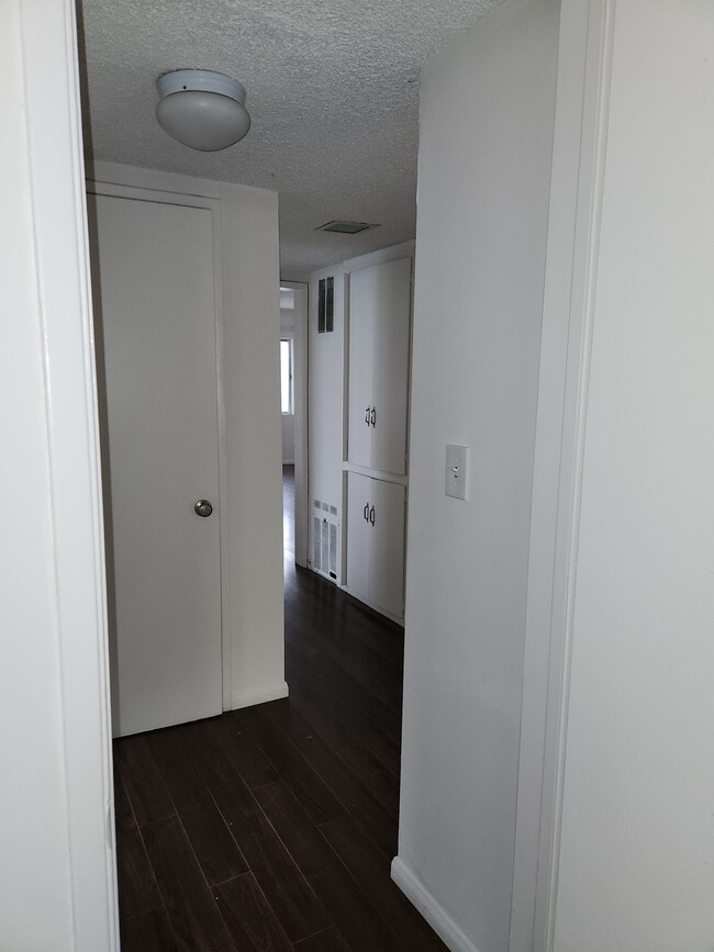 Hallway - 4811 Lennox Ave