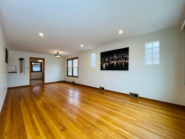 Foto del edificio - 5504 W Sunnyside Ave