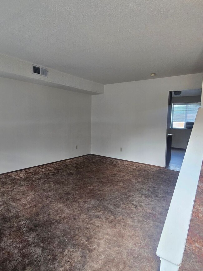 Foto del edificio - 2510 N Lee Ave