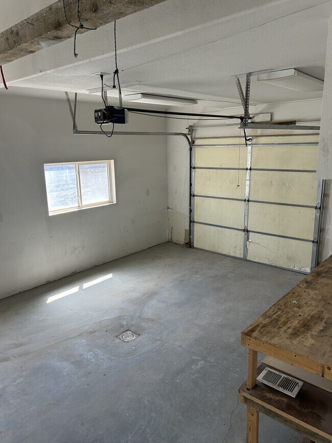 Foto del edificio - 646 Barnett Ave