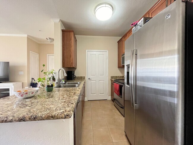Building Photo - Beautiful One Bedroom Condo in the Heart o...