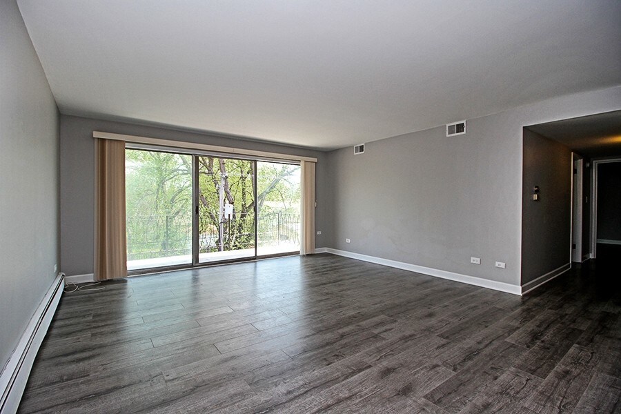 Foto principal - 10304 S Komensky Ave