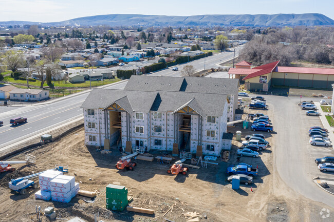 Foto del edificio - University Parkway Apartments