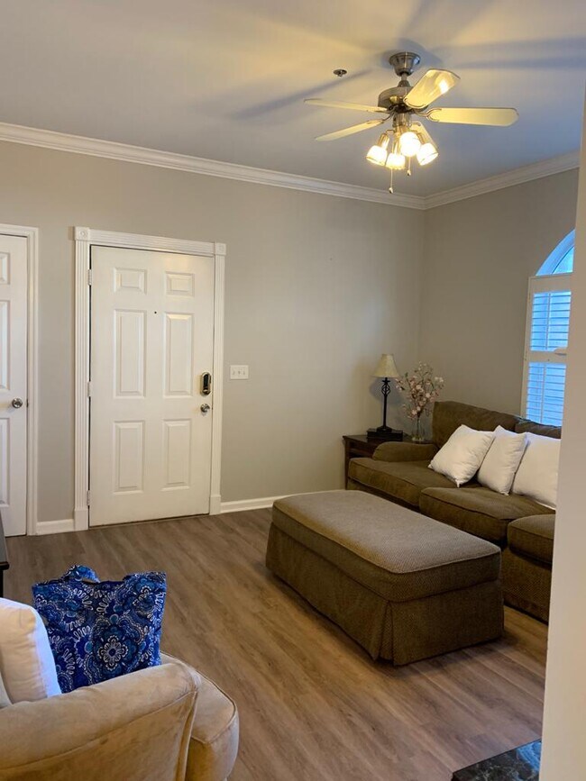 Living room - 2721 Linmar Ave