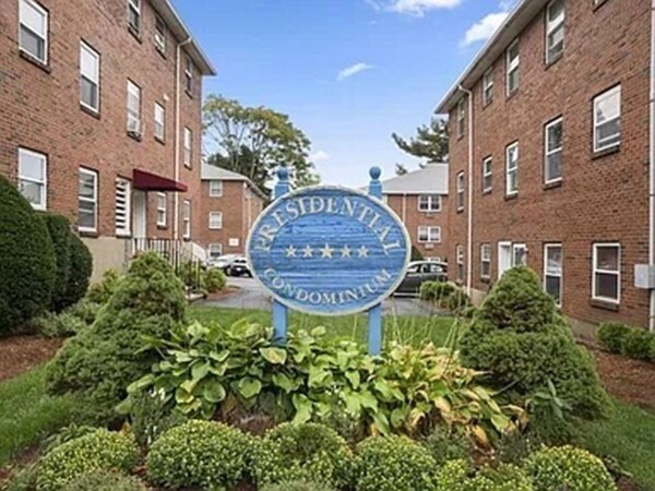 Building Photo - 35 Montvale Ave