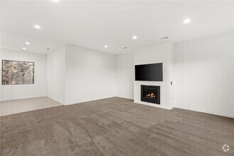 Building Photo - 350 Solitude Peak Ln