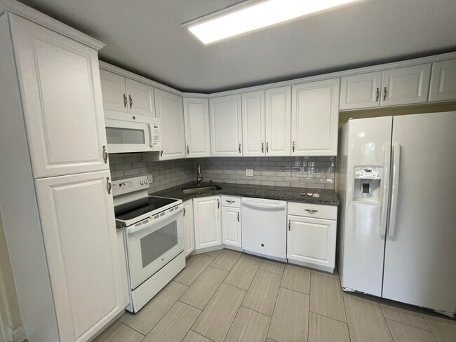 Building Photo - 205 Foxtail Dr
