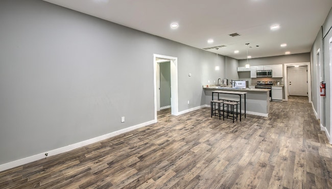 Foto del edificio - 427 E Southcross