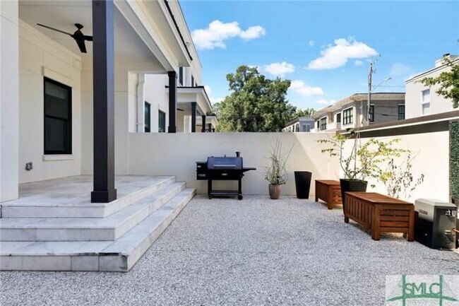 Building Photo - 3 bedroom in Savannah GA 31401