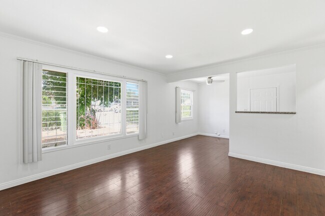 Building Photo - 534 Hyde Park Pl