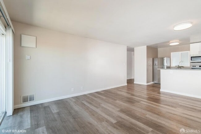 Building Photo - 646 Corbett Ave