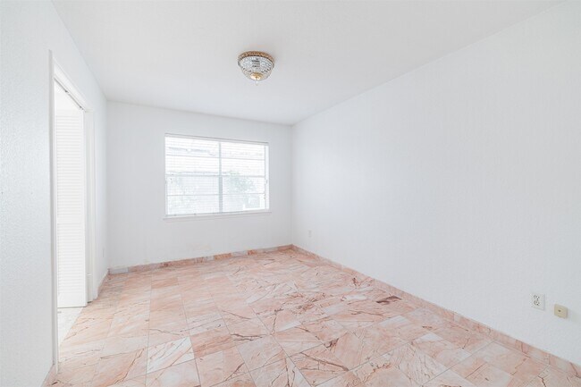 Foto del edificio - 13911 Locke Ln