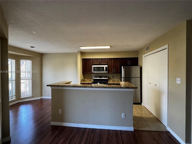 Foto del edificio - 977 Riverside Dr