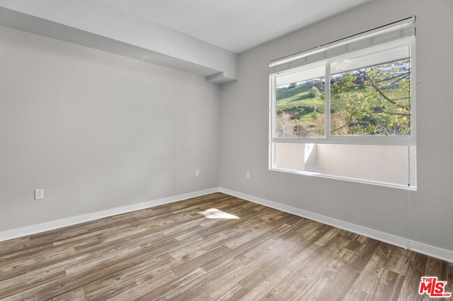 Building Photo - 12655 Bluff Creek Dr