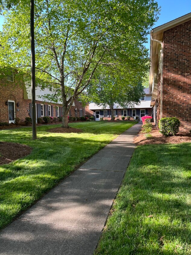 Shadowood Condominiums - 627 W Front St