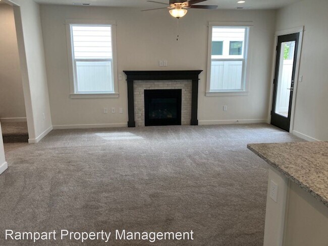 Foto del edificio - 3 br, 2.5 bath House - 3363 S. Cabin Creek...