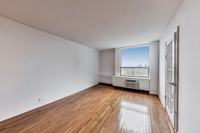 Foto del edificio - 1455 N Sandburg Terrace