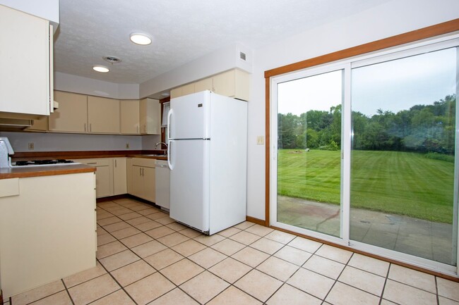 Building Photo - Three Bedroom Duplex