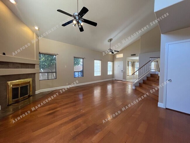 Building Photo - **COMING SOON** BEAUTIFUL 4 BEDROOM 3 BATH...