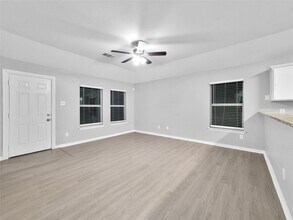 Building Photo - 21115 Escala Dr