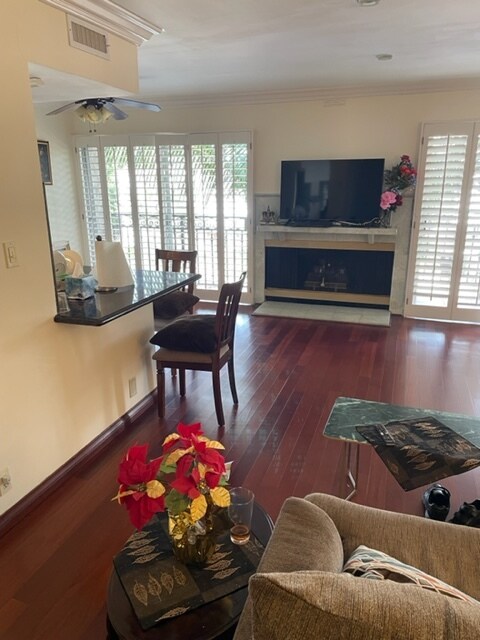 Livingroom - Fireplace - 11656 Montana Ave