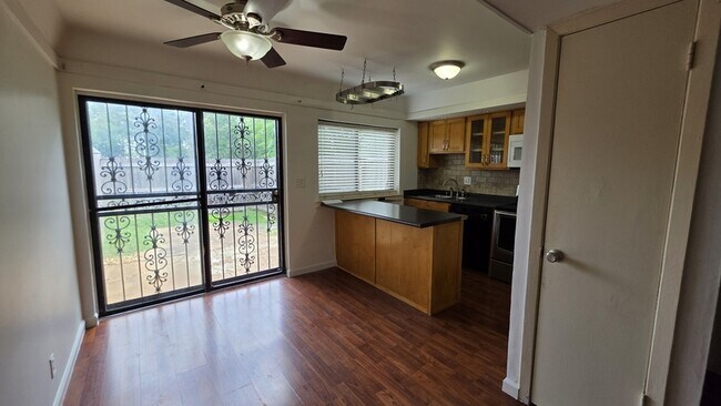 Foto del edificio - 1896 Poplar Woods Cir E