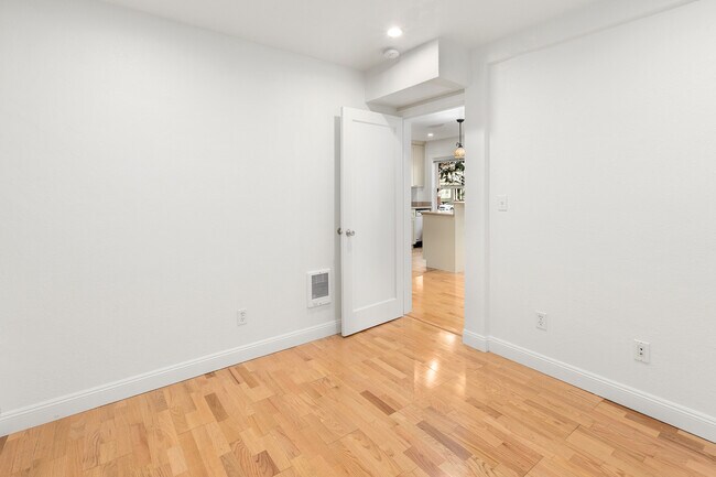 Foto del edificio - 243 Irving St