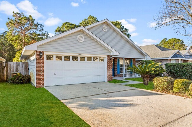 Foto del edificio - Charming home in IDEAL location!!!