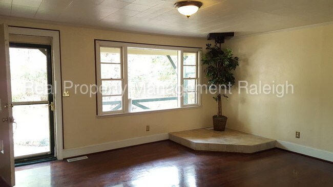 Foto del edificio - 5905 Jeffreys Grove School Rd