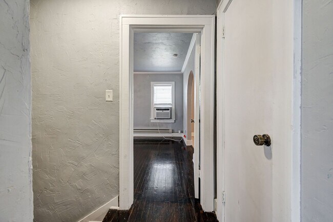 Foto del edificio - Charming 2-Bed, 1-Bath Upstairs Duplex Near the Paseo District * * * $350 MOVE-IN SPECIAL * * *