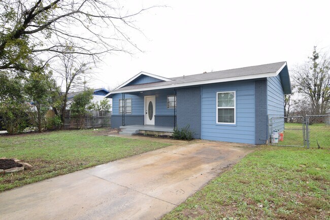 Foto del edificio - 807 Haynes Dr