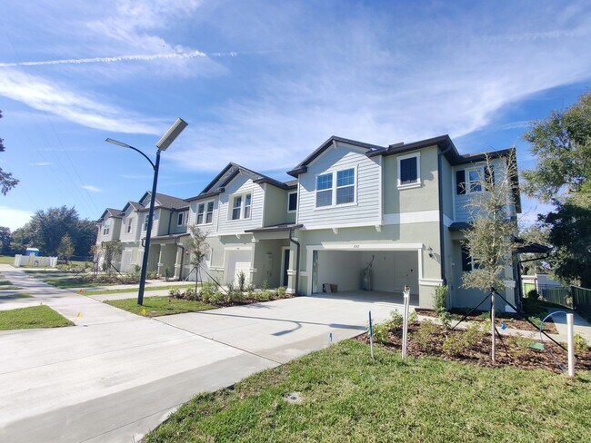 Building Photo - 5743 Hawks Town Way, Lithia, FL 33547