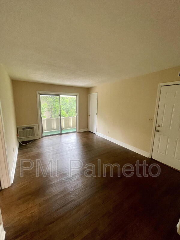 Foto del edificio - 3209 Wilmot Ave