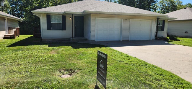 Foto del edificio - 106 S Maple St