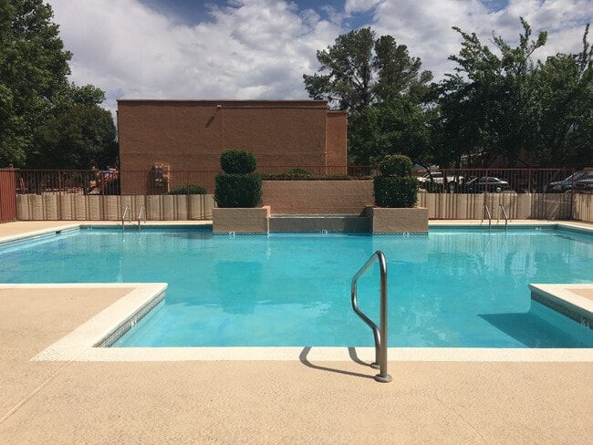 Building Photo - Garden Plaza Apartments