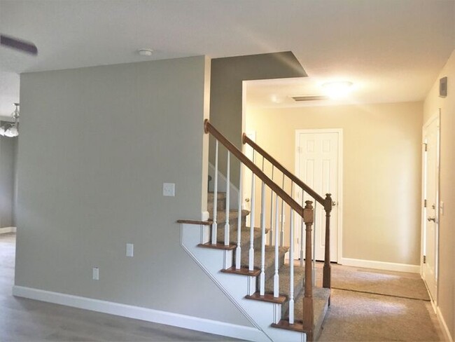 Foto del edificio - Beautiful two story home 3BR in Stoney Cre...