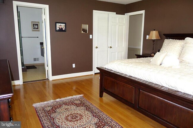Building Photo - 5303 Burling Terrace