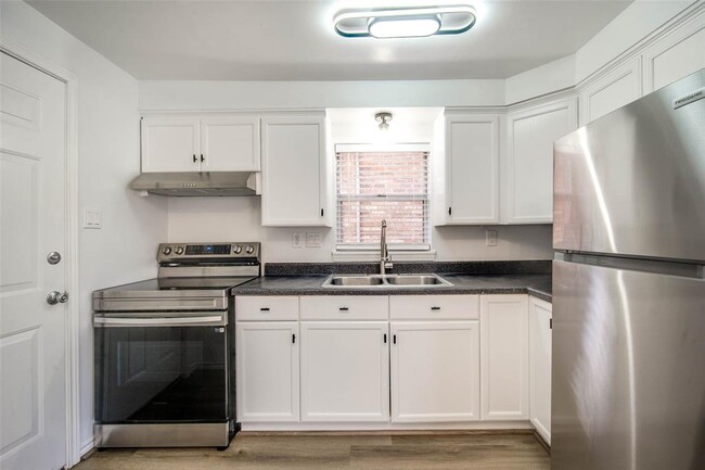 Building Photo - 2601 Rosedale St