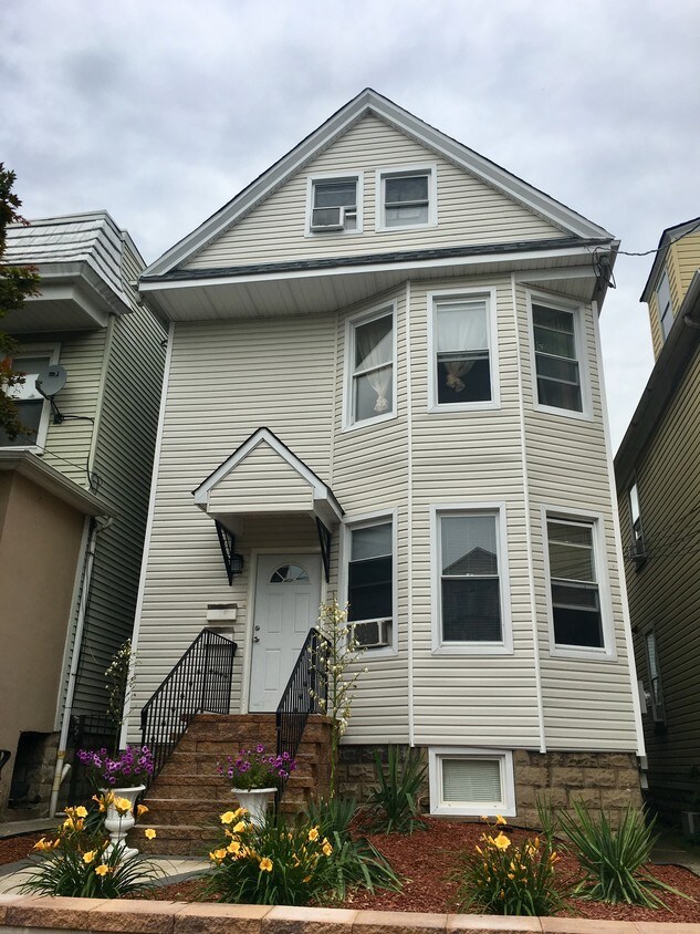 41 Rutland Ave, Kearny, NJ 07032 Apartments in Kearny, NJ