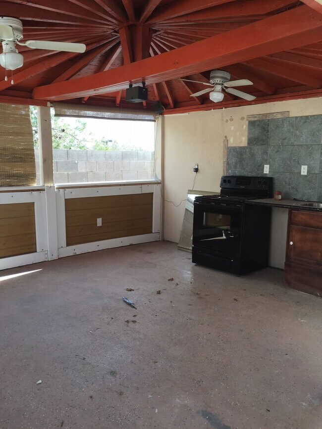 Foto del edificio - 913 Shadow Mountain Pl