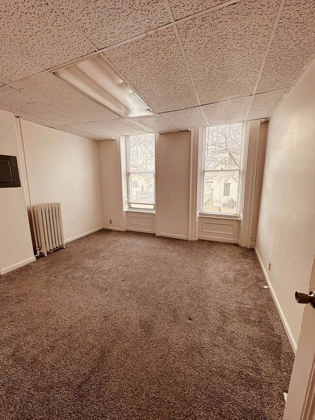 Building Photo - 221 S George St